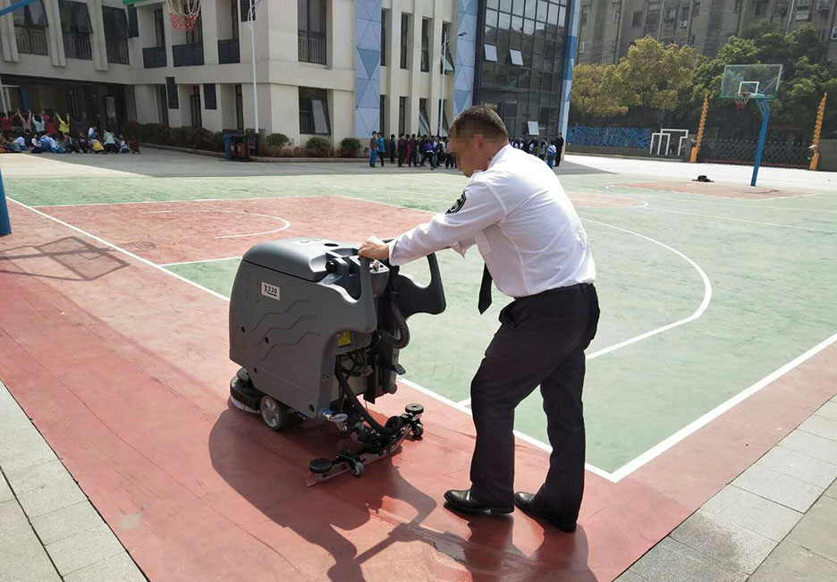 江西大型清潔設(shè)備多功能洗地機(jī)和電動(dòng)<a href=http://m.deventea.com target=_blank class=infotextkey>掃地車(chē)生產(chǎn)廠</a>